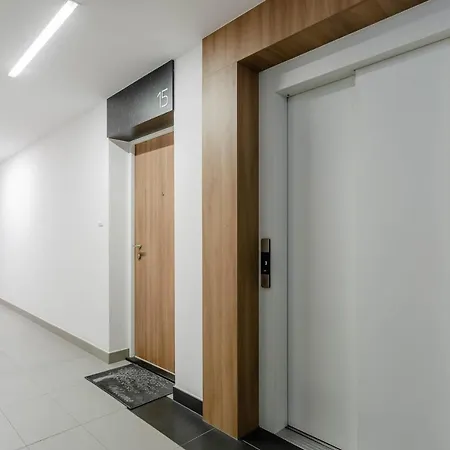 Chill Airport Ursynow * 바르샤바